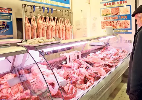 Se scumpeşte carnea cu 55% din cauza unei banale etichete?