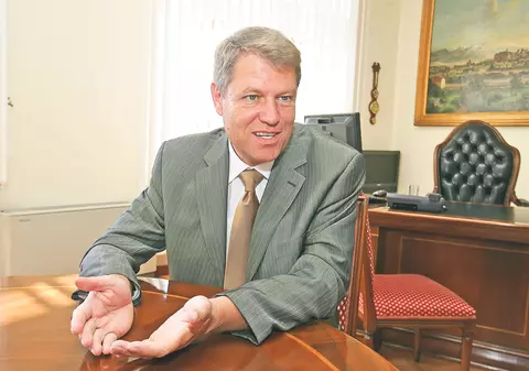 Johannis, ministru 3 în 1