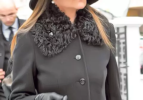 Un gropar din Cimitirul Belu Catolic a făcut dezvăluiri pentru Libertatea: «Romaniţa aprinde mereu lumânări la mormântul lui Adrian Iovan»