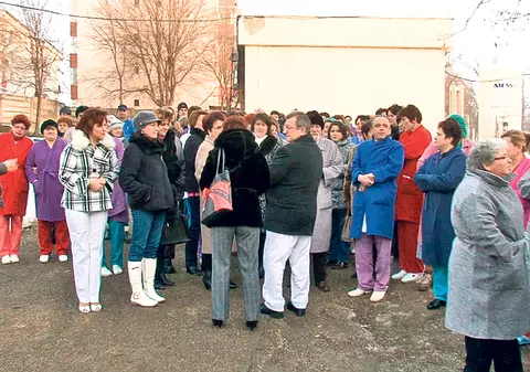 Medicii vasluieni, scoşi în stradă de bonurile de masă