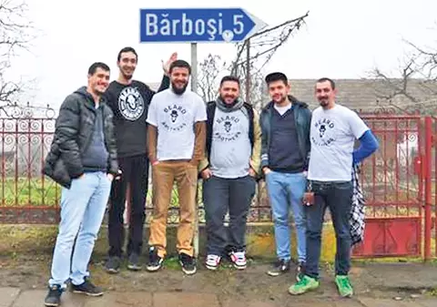 Clubul bărboşilor ajută săracii din... Bărboşi!