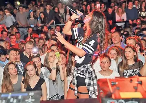 ASTA E O LOVITURĂ! Antonia va cânta cu nişte ARTIŞTI LEGENDARI. Cântăreaţa VA FI INVIDIATĂ pentru colaborare