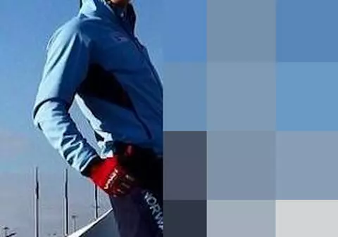 AȘA CEVA?!? Uite cum s-a fotografiat un sportiv cu TORȚA OLIMPICĂ! FOTO ÎN ARTICOL