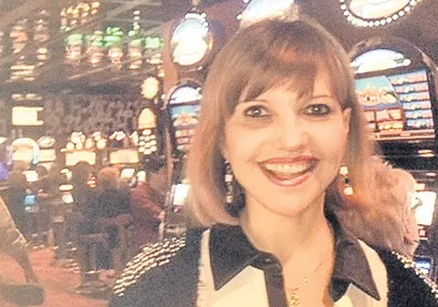 Marina Almăşan e bucuroasă că nu s-a îmbogăţit la un cazinou din Montreal: «N-am noroc la păcănele, dar am în dragoste»