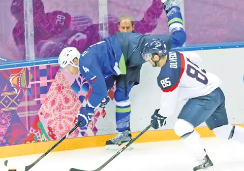 Uite că se poate! Slovenii - 148 hocheişti şi şapte arene, au câştigat la JO contra Slovaciei