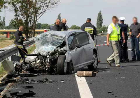 Toate maşinile noi din Europa vor suna singure la 112, în caz de accident