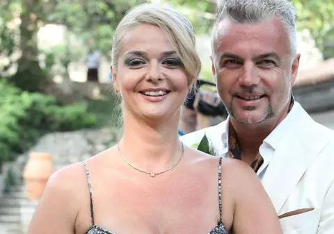 IULIANA MARCIUC şi ADRIAN ENACHE nu s-au logodit niciodată! Duhovnicul prezentatoarei de televiziune face dezvăluiri!