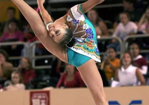 JOCURILE OLIMPICE DE IARNĂ 2014 SOCI | INCREDIBIL AŞA CEVA! PRESUPUSA AMANTĂ A LUI PUTIN A PURTAT FLACĂRA OLIMPICĂ, la CEREMONIA DE DESCHIDERE SOCI