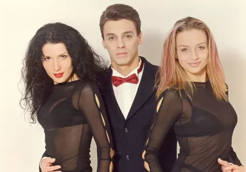 Vă mai amintiţi de asistenta blondă a lui MIRCEA BADEA? ADINA HALAS vrea din nou la TV! Află pentru ce POST concurează!