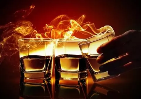 Tragedie la Vaslui! Au băut o zi şi-o noapte, până când au căzut laţi