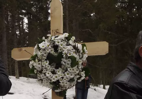 ŢI SE RUPE SUFLETUL! Iată GESTUL pe care L-A FĂCUT ROMANIŢA la PARASTASUL de 40 de zile al lui Adrian Iovan | FOTO şi VIDEO