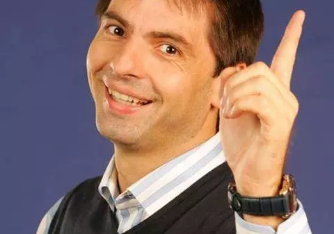 Dan Negru, SMS AMUZANT: "Vedetele din trust sunt obligate sa-si programeze nevestele sa nasca pe 11 februarie"