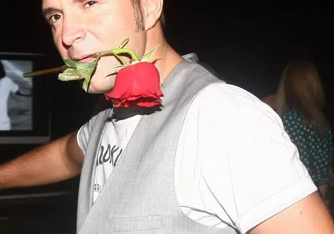 Sfaturi de la Buzdugan! Uite ce le învaţă pe domnişoare să facă de ZIUA ÎNDRĂGOSTIŢILOR!