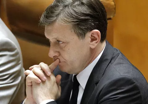 LOVITURĂ GREA pentru Crin Antonescu! Iată RĂSPUNSUL NĂUCITOR al lui Ponta