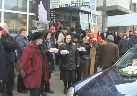 A treia victimă a accidentului din Apuseni! Femeia care a aşteptat în zadar ficatul după care plecase echipa de transplant a fost înmormântată azi