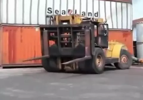 Au furat o maşină cu motostivuitorul