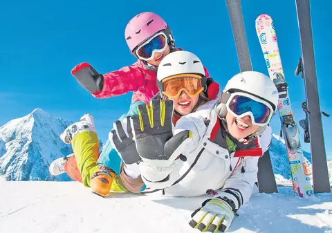 Iată cum îţi protejezi copilul la săniuş!