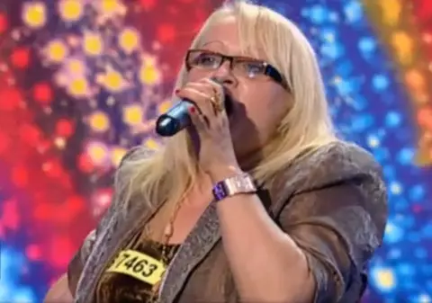 ROMÂNII AU TALENT | Sosia Mirabelei Dauer a şocat asistenţa! Andra: "Wow, ce apariţie! AM JURAT CĂ E EA"