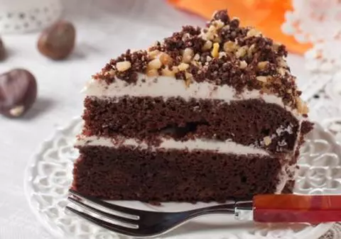 DESERT: Tort de ciocolată cu cremă de castane ca să scapi de varice