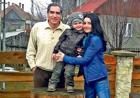 Băieţelul lui Petre Roman, unchi la 4 ani!