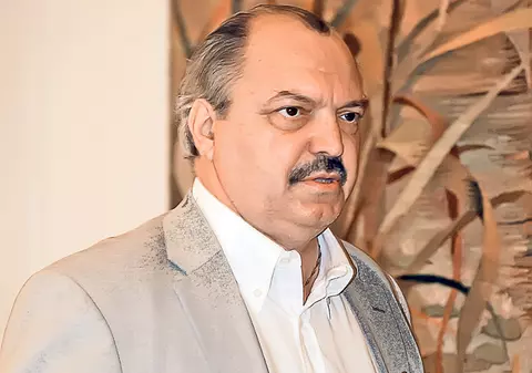 EXCLUSIV | Victor Socaciu îşi încurajează fiul să chiulească de la şcoală! Marina Almăşan e foc şi pară pe fostul soţ şi îi pregătește o surpriză de zile mari