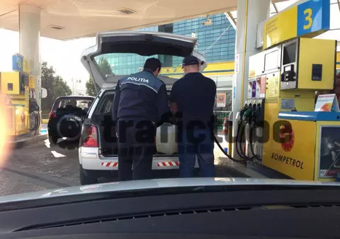 PANICĂ ÎN STAŢIILE DE BENZINĂ! Cozi infernale LA POMPĂ, din cauza ACCIZEI