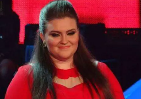 O mai ţii minte pe OANA RADU, 'ADELE' de la VOCEA ROMÂNIEI? Nu o să-ţi vină să crezi cum arată acum, după ce a slăbit 50 de kilograme!