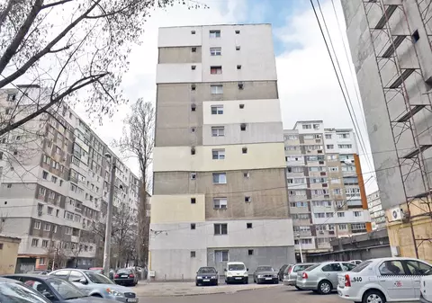 Aţi plăti 10.000 € pe un apartament la subsol? FOTO