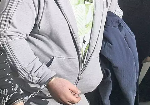 Nuţu Cămătaru vrea să care biscuiţi cu maşina