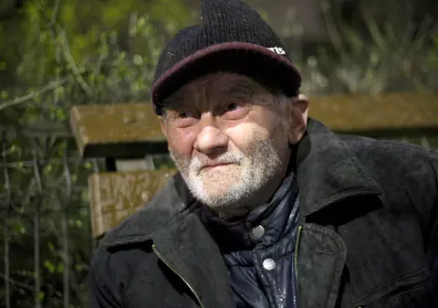 Păcălit de mafia locuinţelor! Ziarul Libertatea a salvat un bătrân din Capitală, care ajunsese pe străzi după ce şi-a pierdut casa