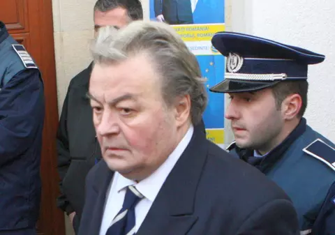 LOVITURĂ PENTRU Vadim Tudor! Este prima dată când RĂMÂNE ASTFEL fără bani