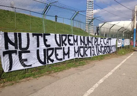 Suporterii au protestat în Craiova:"Nu te vrem numai plecat, te vrem mort şi îngropat" FOTO