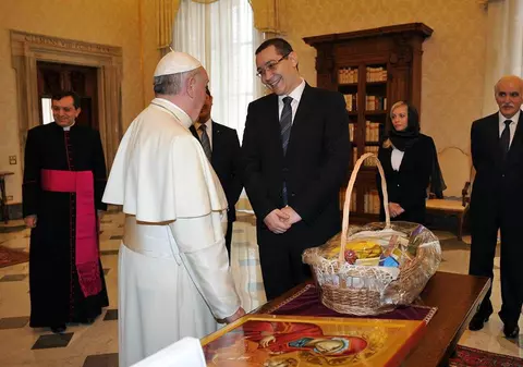 Ponta s-a văzut cu Papa Francisc la Vatican. SCHIMBUL DE CADOURI INEDITE VA INTRA ÎN ISTORIE. Super detalii