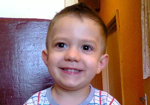 Patrick are nevoie de 25.000 de euro pentru implant cohlear!