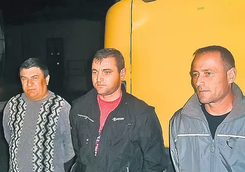 Şoferii de TIR sechestraţi s-au întors acasă