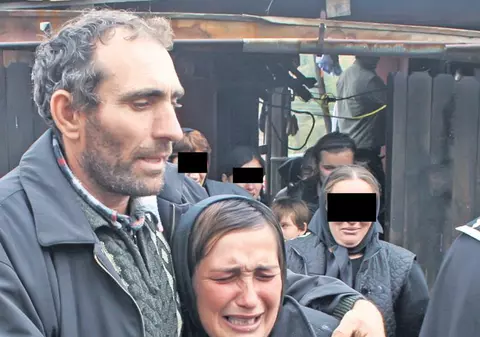 I-a tăiat gâtul soţiei, apoi a băut otravă