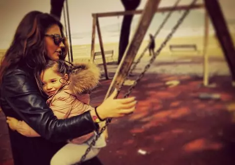 ESTE ADORABILĂ! Fetiţa Antoniei CÂNTĂ LA FEL CA MAMA EI | VIDEO