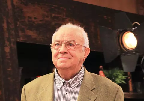 Alexandru Arşinel nimereşte la masaj erotic, în casa lu’ Dom’ Profesor! 