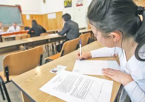 SIMULARE BACALAUREAT 2014. Elevii au susţinut astăzi proba la Limba şi Literatura Română