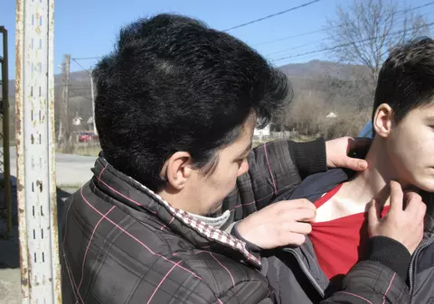 TEROARE ÎNTR-O ŞCOALĂ din Vâlcea! Elevii, VICTIME SISTEMATICE ale unui GRUP DE TINERI