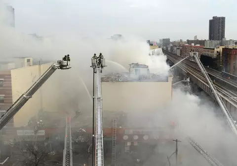 O clădire din New York s-a prăbuşit în urma unei explozii 