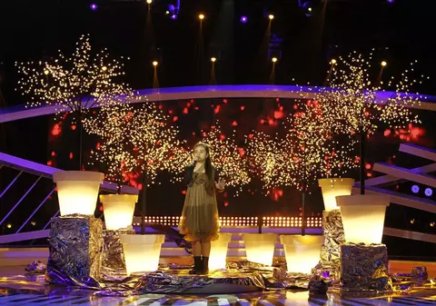 O FETIŢĂ SIMPATICĂ TARE s-a înscris la NEXT STAR, tocmai din FRANŢA