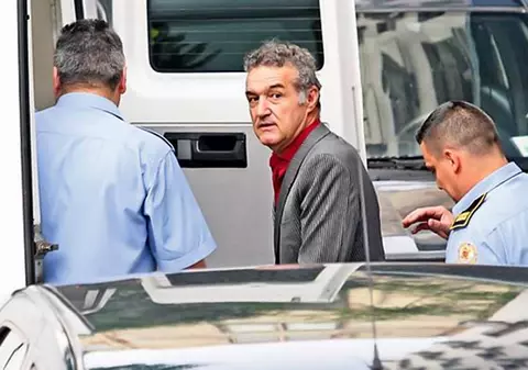 UPDATE | Gigi Becali ar putea fi ELIBERAT MÂINE, dar NU VREA SĂ FIE OPERAT SUB PAZĂ. "Nu am fost CONDAMNAT LA MOARTE, nu am fost CONDAMNAT LA PARALIZIE"
