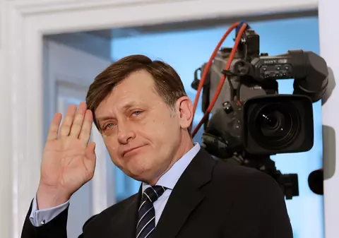 Crin Antonescu a cedat! A spus PA şefiei Senatului