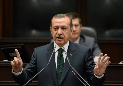 Turcii, PUŞI LA POST de Facebook şi YouTube! DECIZIE FĂRĂ PRECEDENT a premierului de la Ankara