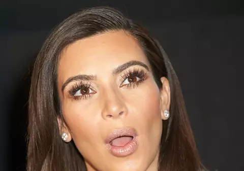 KIM KARDASHIAN nu şi-a DORIT cu siguranţă acest premiu! A luat ZMEURA DE AUR pentru CEA MAI PROASTĂ ACTRIŢĂ!