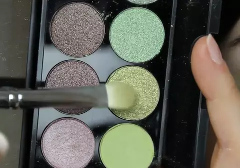 5 trucuri pentru un machiaj de primăvară rapid şi uşor