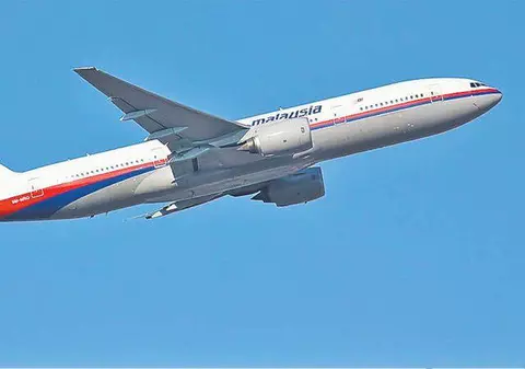 Un vas de luptă din Australia caută cutia neagră a avionului dispărut