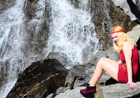 "Secret"-ul lui Rouge se vinde peste hotare cu 10 dolari