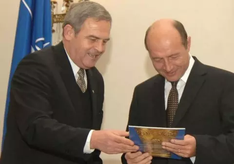 BOMBĂ  pentru Tokes: Omul lui Ponta îi ia decorația dată de Băsescu! 